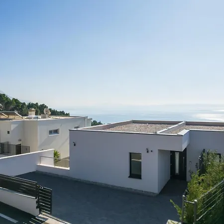 Maris & Ivana 2x28m2 Heated Pool Gym