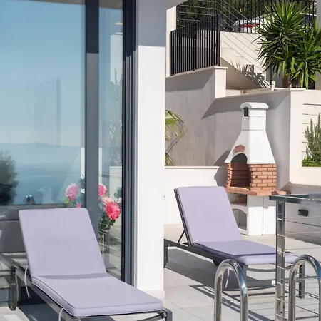 Maris & Ivana 2x28m2 Heated Pool Gym Villa