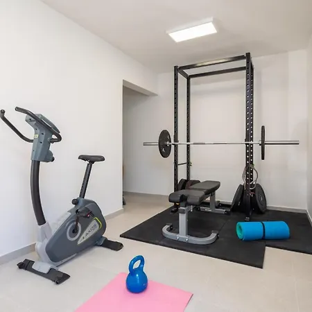 Maris & Ivana 2x28m2 Heated Pool Gym 브렐라