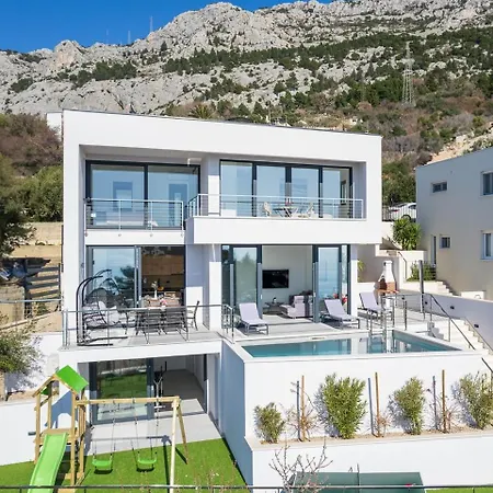 Maris & Ivana 2x28m2 Heated Pool Gym Villa